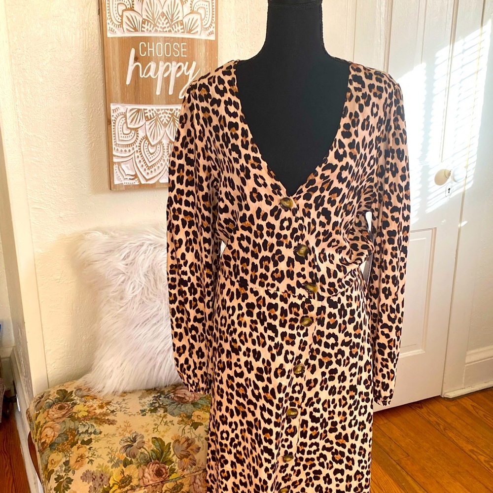 Leopard print long sleeved dress below the knee, JustFab size XL button up